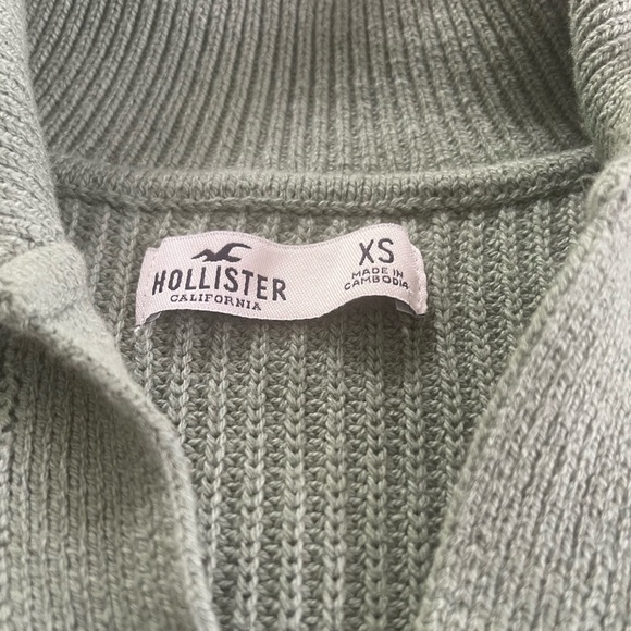 Hollister V-neck sweater with collar, Size XS - Picture 4 of 5